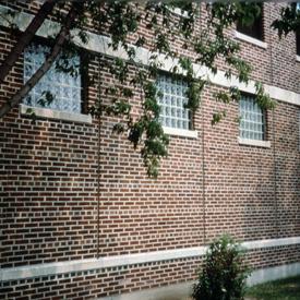 Break-resistant gymnasium windows